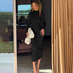 Long-sleeved hip-hugging pleated dress