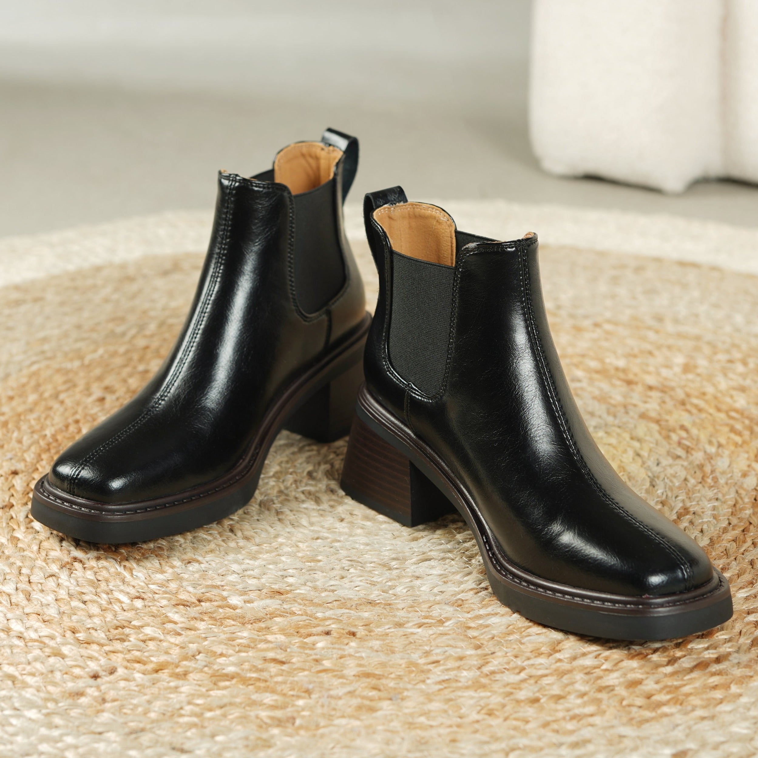Handgefertigter Chelsea-Stiefel aus Leder mit quadratischer Zehenpartie für Damen