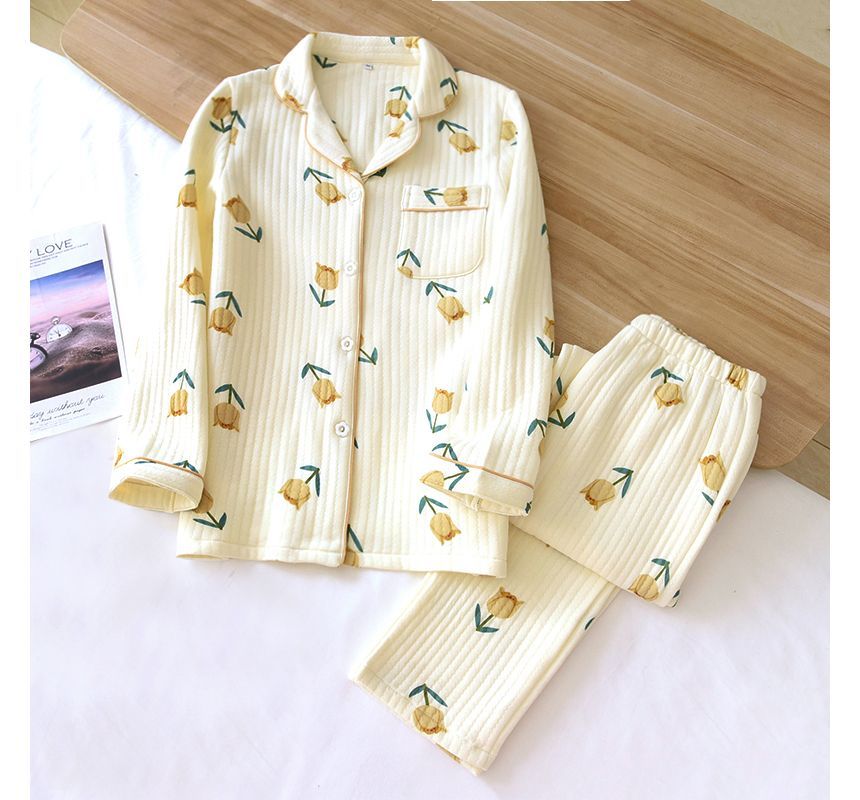 Pyjama-Set, langärmliges, geripptes Oberteil mit Kragen und Blumendruck zum Knöpfen + Hose