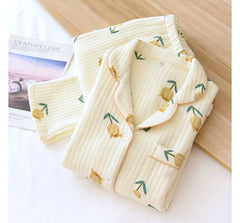 Pyjama-Set, langärmliges, geripptes Oberteil mit Kragen und Blumendruck zum Knöpfen + Hose