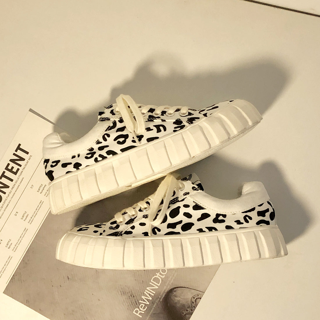 Women's Preppy Style Leopard Print Canvas Sneakers