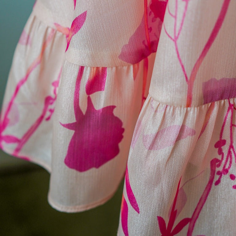Vestido floral primaveral con hombros descubiertos en color rosa