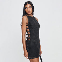 A Cut-Out Deconstructed Denim Tight-Fitting Fress