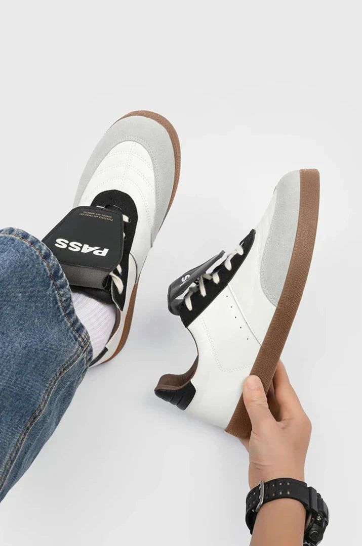 'Pass' Classic Long Tongue Sneakers