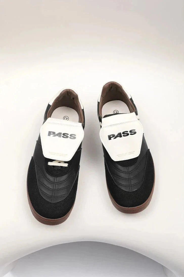 'Pass' Classic Long Tongue Sneakers