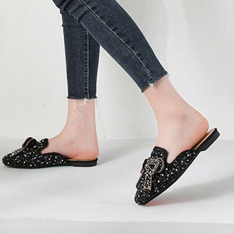 Zapatillas planas con lazo y cuentas de punta cuadrada