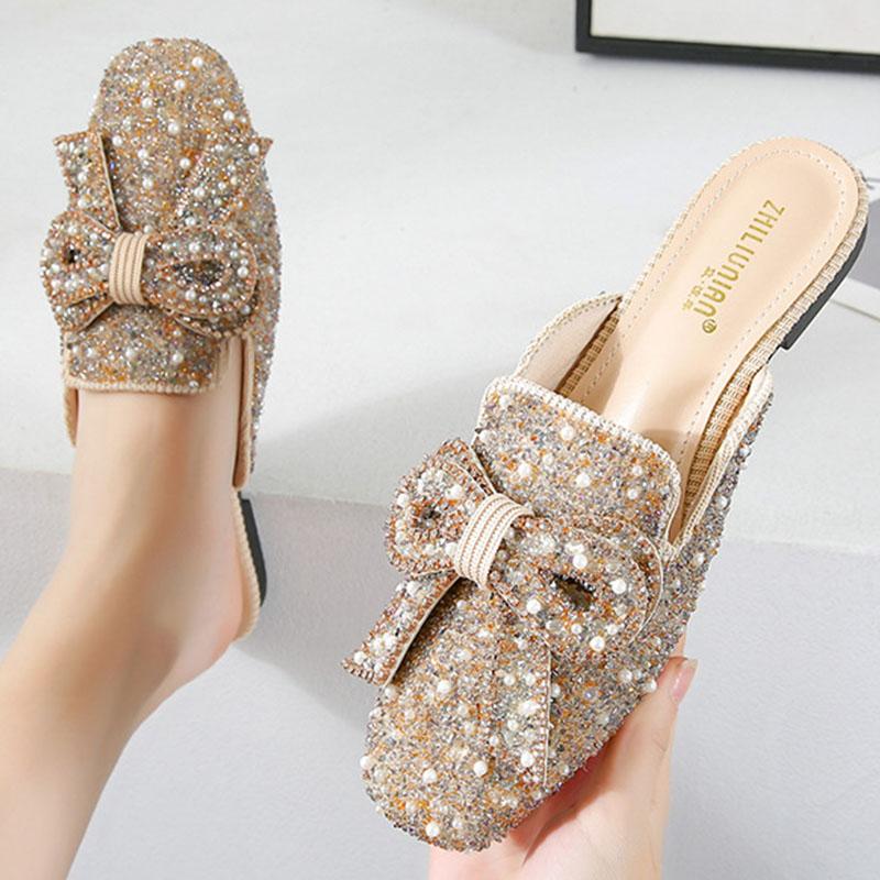 Zapatillas planas con lazo y cuentas de punta cuadrada