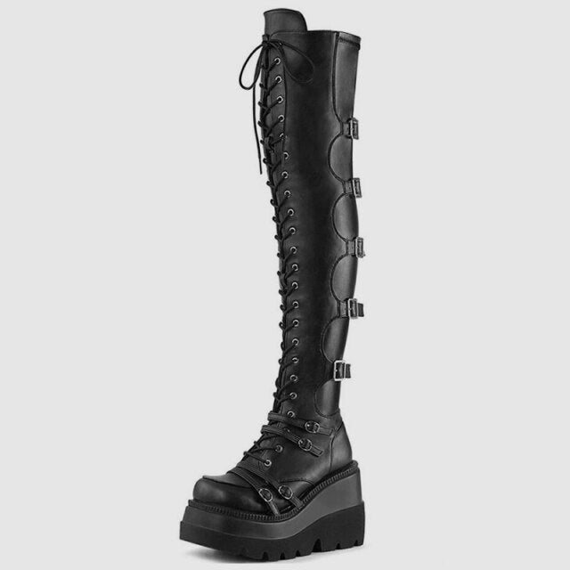 Gothic-Stiefel mit hohem Plateau