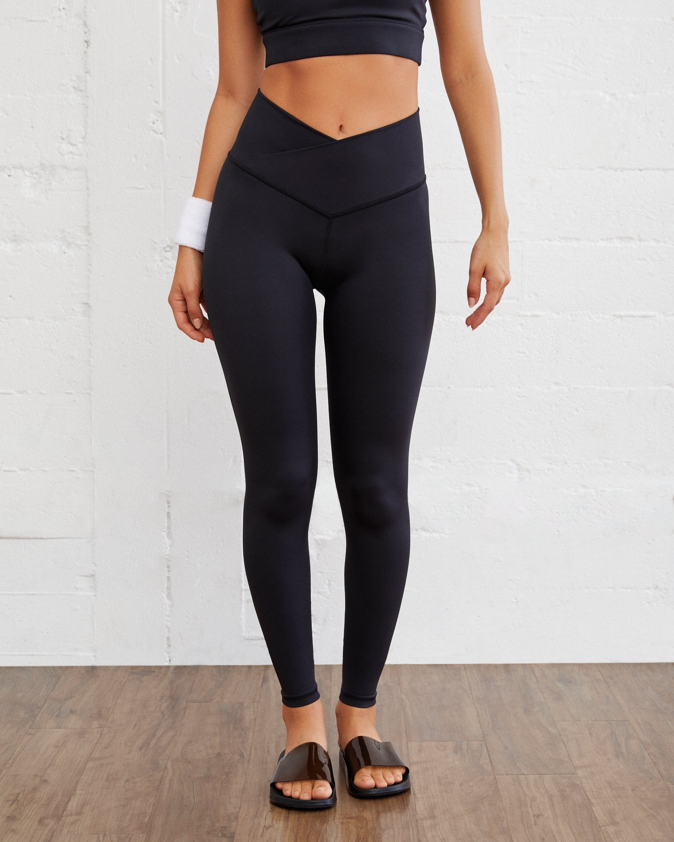 Total Body Criss Cross Legging